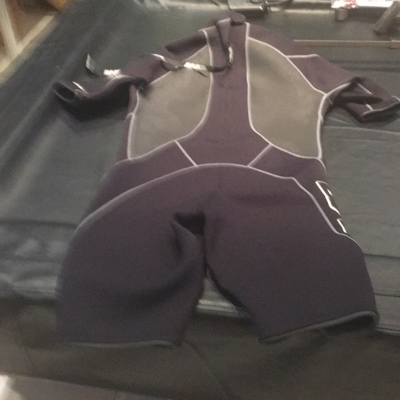 Wetsuit - Picture 2 of 5